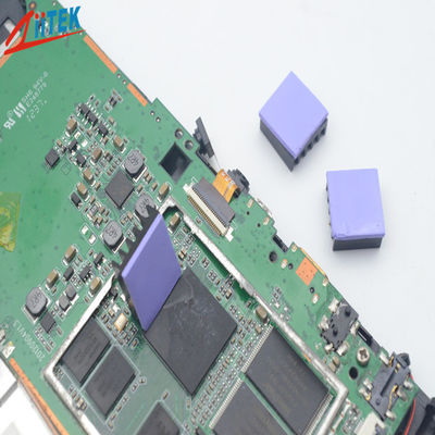 높은 찰기 표면은 200℃에 물개 pcb/cpu/지도한 실리콘 2W 보라빛 열 전도성 패드 -50를 깨닫습니다